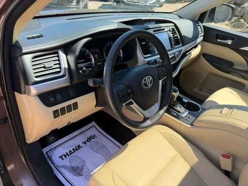 Used 2018 Toyota Highlander XLE AWD/4WD image 15