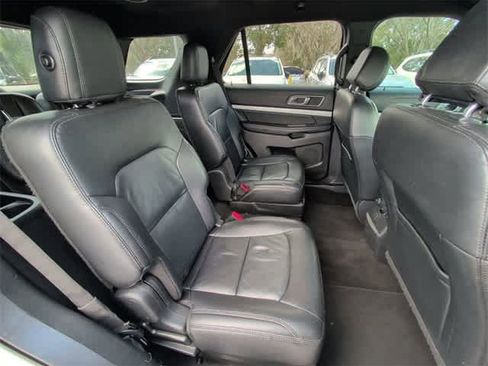 Used 2016 Ford Explorer XLT w/ Equipment Group 202A image 18