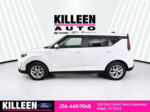 Used 2025 Kia Soul LX w/ LX Technology Package FWD image 4