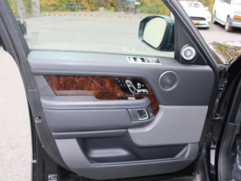 Used 2020 Land Rover Range Rover HSE image 12