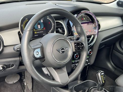 Certified 2024 MINI Cooper SE image 17