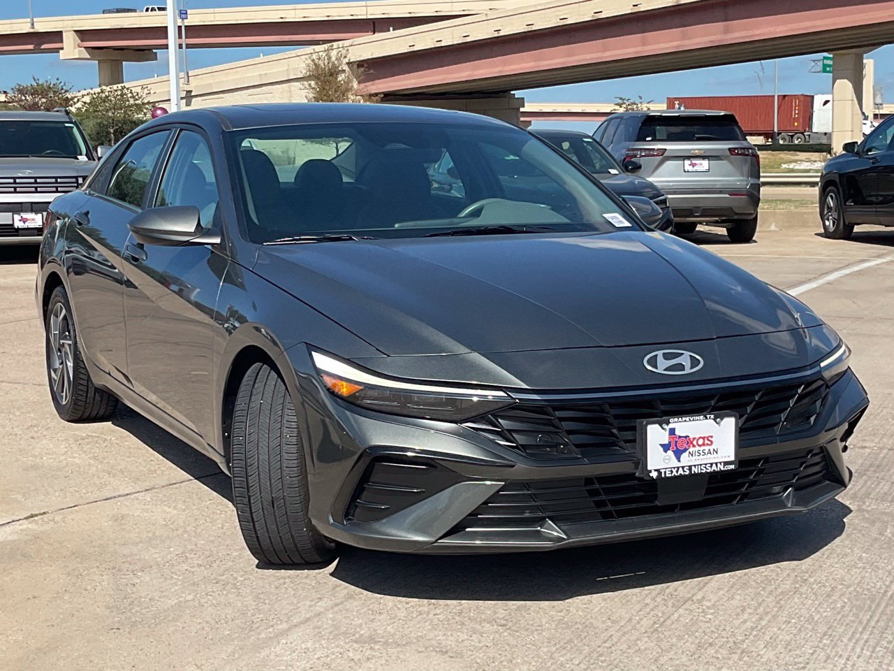 Used 2025 Hyundai Elantra SEL FWD image 3