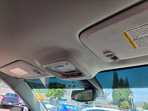Used 2018 Chevrolet Traverse Premier AWD/4WD image 17