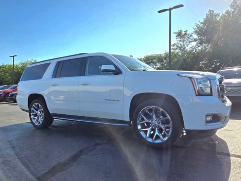 Used 2016 GMC Yukon XL SLT w/ Open Road Package AWD/4WD image 3