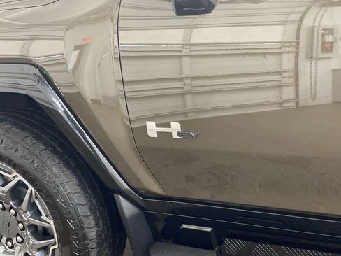 Used 2025 GMC Hummer EV 3X w/ LPO, Illumination Package image 10