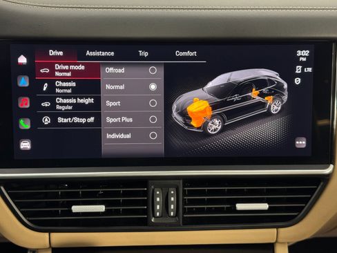 Used 2022 Porsche Cayenne S Platinum w/ Premium Package Plus image 28