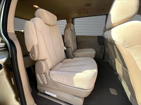 Used 2008 Kia Sedona LX image 24