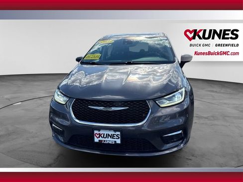 Used 2023 Chrysler Pacifica Touring-L FWD image 13