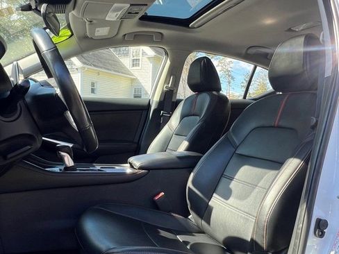 Used 2022 Nissan Sentra SR w/ SR Premium Package image 10