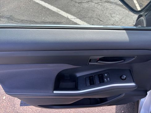 Used 2025 Toyota Highlander LE image 20