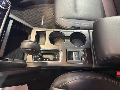 Used 2018 Subaru Outback 2.5i Limited AWD/4WD image 19