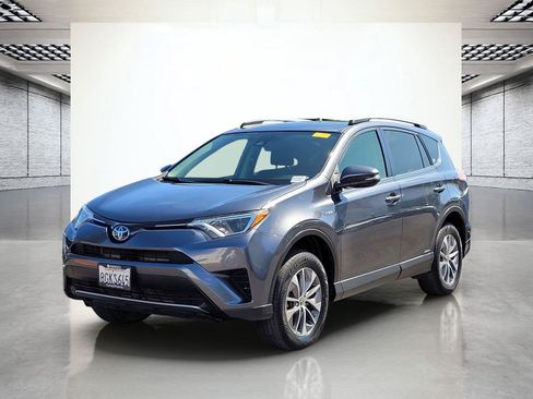 Used 2018 Toyota RAV4 LE AWD/4WD image 11