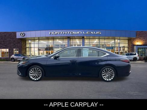 Used 2022 Lexus ES 350 Ultra Luxury w/ Accessory Package 2 FWD image 2