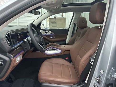 Used 2025 Mercedes-Benz GLS 450 4MATIC image 17