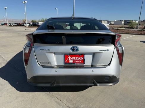 Used 2017 Toyota Prius Three Touring FWD image 7