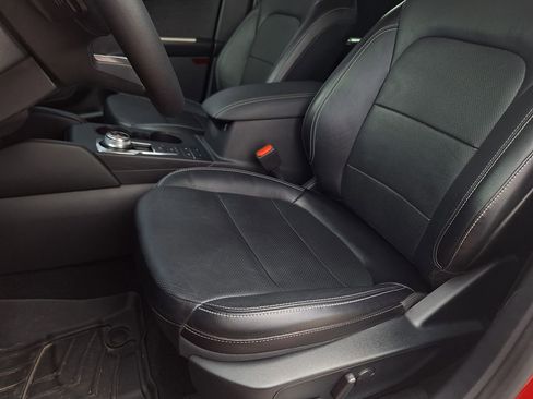 Used 2020 Ford Escape Titanium AWD/4WD image 11