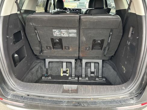 Used 2024 Kia Carnival LX image 10