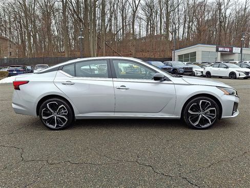 Certified 2024 Nissan Altima 2.5 SR image 7