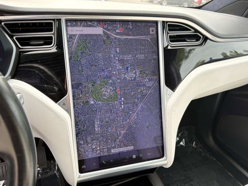 Used 2018 Tesla Model X 100D image 10