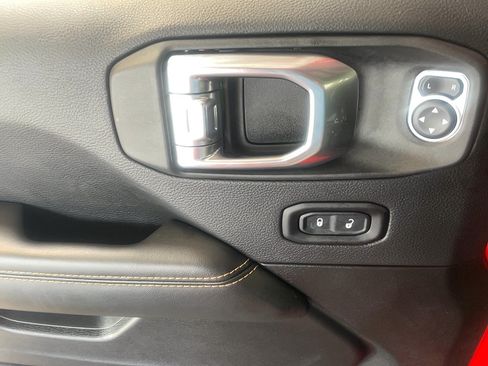 Used 2025 Jeep Wrangler Unlimited Sahara AWD/4WD image 18
