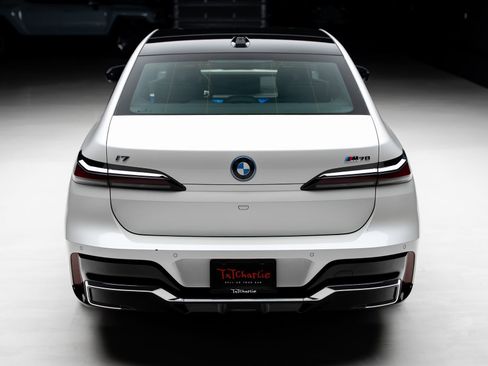 Used 2024 BMW i7 M70 AWD/4WD image 26