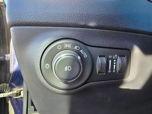 Used 2018 Jeep Compass Latitude w/ Popular Equipment Group image 18