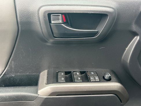 Used 2022 Toyota Tacoma SR5 image 11