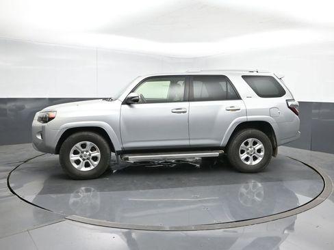 Used 2016 Toyota 4Runner SR5 Premium image 3