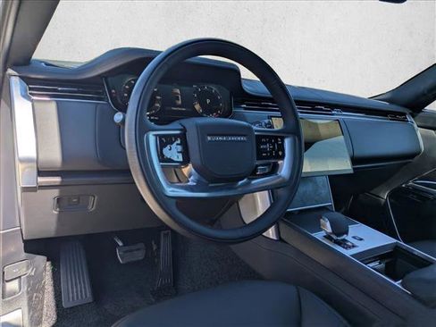 New 2025 Land Rover Range Rover SE image 3