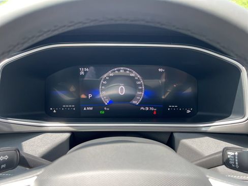 New 2026 Volkswagen Taos SE FWD image 16