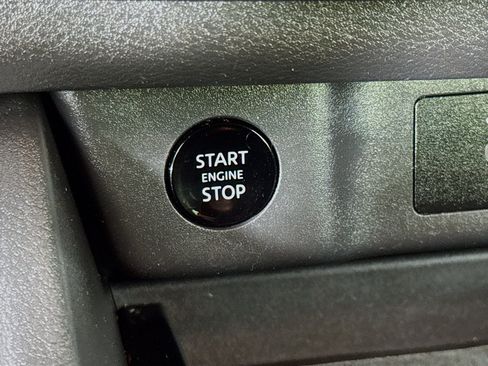 Used 2024 Nissan Rogue SV AWD/4WD image 20