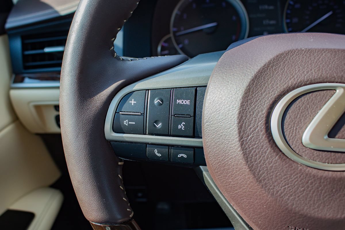 Used 2018 Lexus ES 350 w/ Luxury Package w/ Premier Package FWD image 23