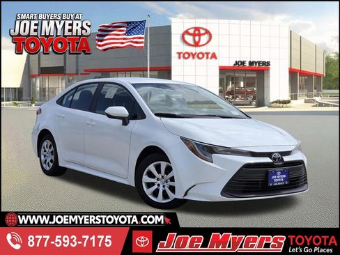 Used 2025 Toyota Corolla LE FWD image 1
