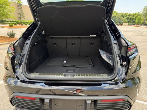 New 2025 Porsche Macan 4S Electric image 17