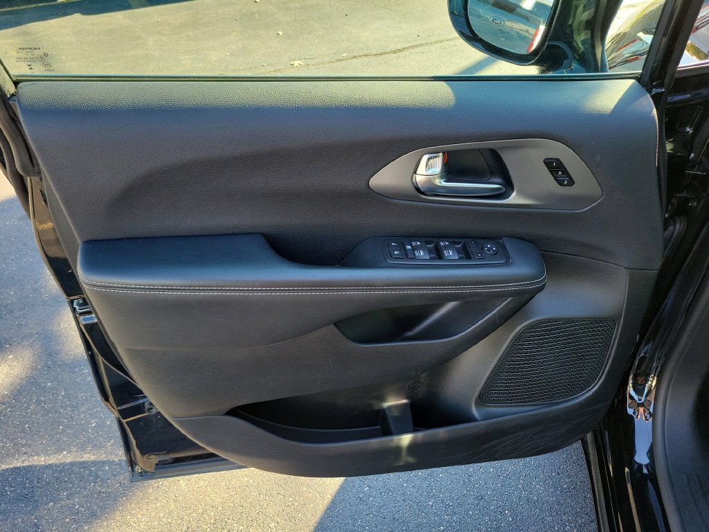 Used 2026 Chrysler Pacifica Select FWD image 22