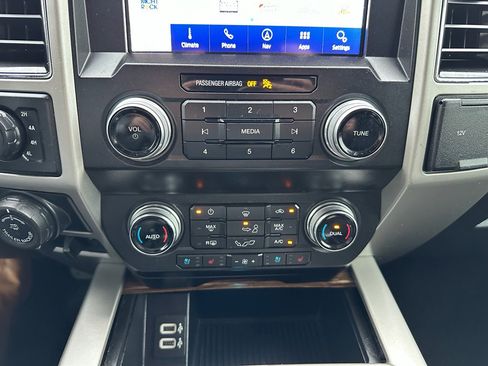 Used 2019 Ford F150 Lariat w/ Equipment Group 502A Luxury image 15