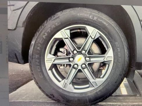 Used 2025 Chevrolet Blazer LT FWD image 11