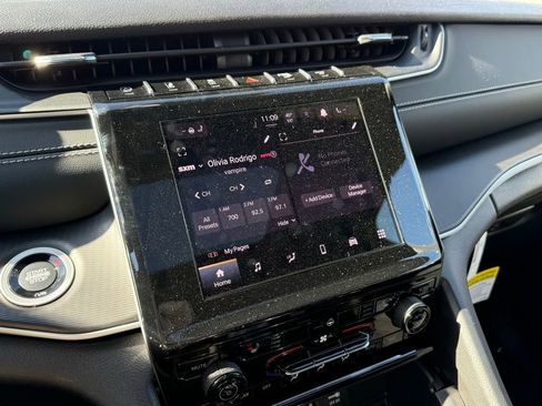 New 2025 Jeep Grand Cherokee Laredo X w/ Luxury Tech Group I image 3