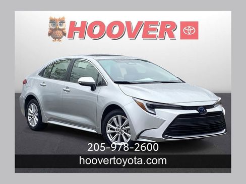 Used 2025 Toyota Corolla XLE image 1