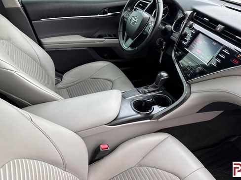 Used 2018 Toyota Camry SE image 17