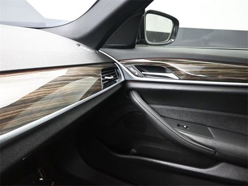 Used 2018 BMW 530i xDrive image 13