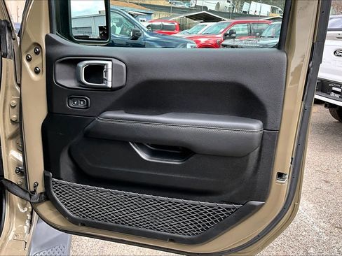 Used 2020 Jeep Gladiator Overland image 23