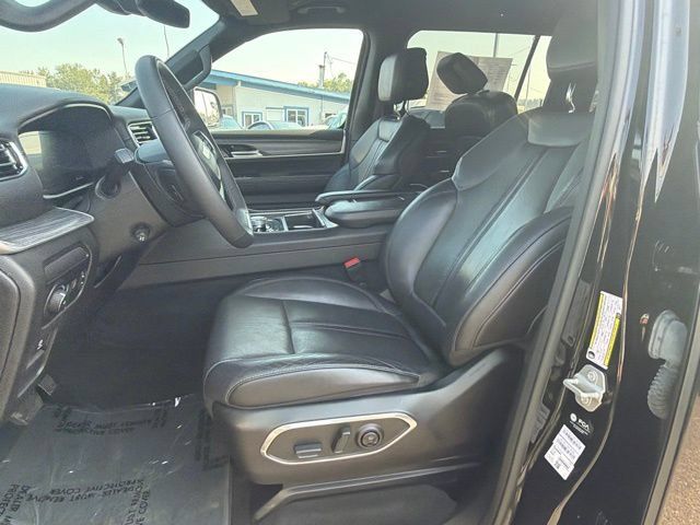 Used 2024 Jeep Wagoneer L Series III w/ Flexible Seating Group AWD/4WD image 21