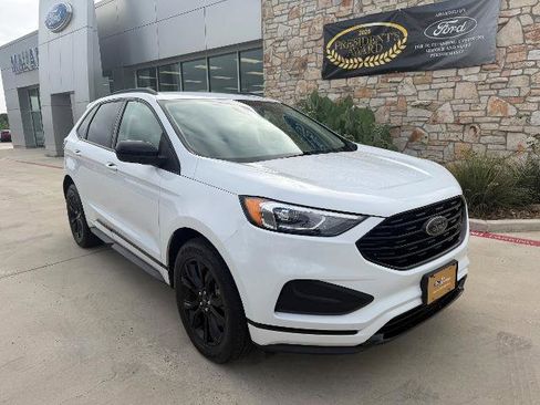 Certified 2022 Ford Edge SE w/ Black Appearance Package AWD/4WD image 3
