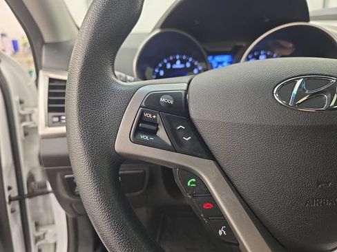 Used 2016 Hyundai Veloster FWD image 26