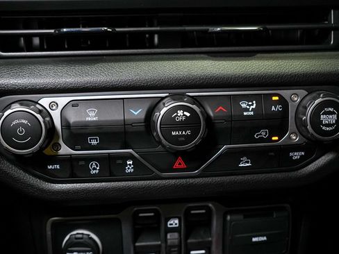 Used 2025 Jeep Wrangler Unlimited Sport AWD/4WD image 30