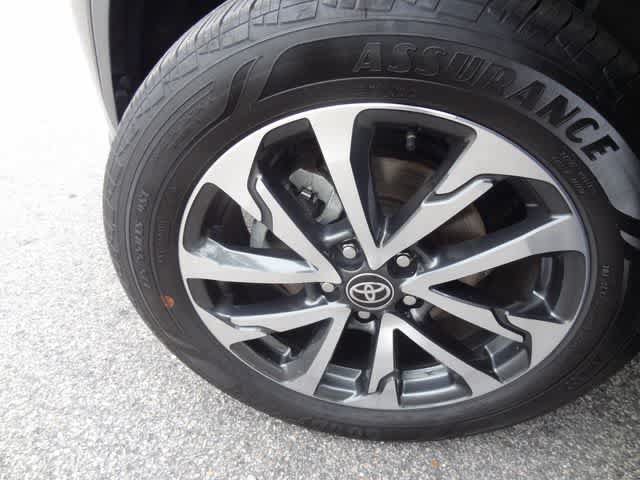 Certified 2025 Toyota Corolla Cross XLE FWD image 33