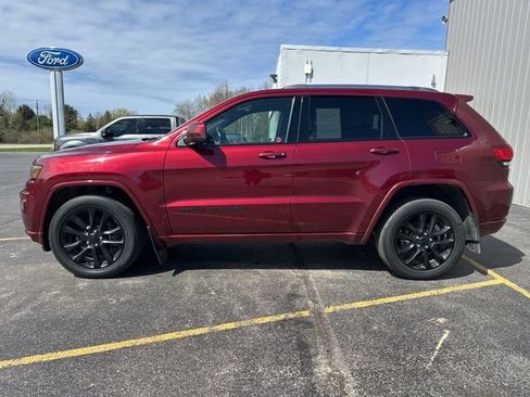 Used 2021 Jeep Grand Cherokee Altitude AWD/4WD image 2