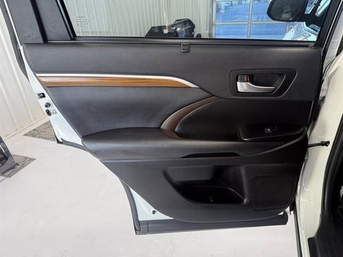 Used 2019 Toyota Highlander Limited image 12