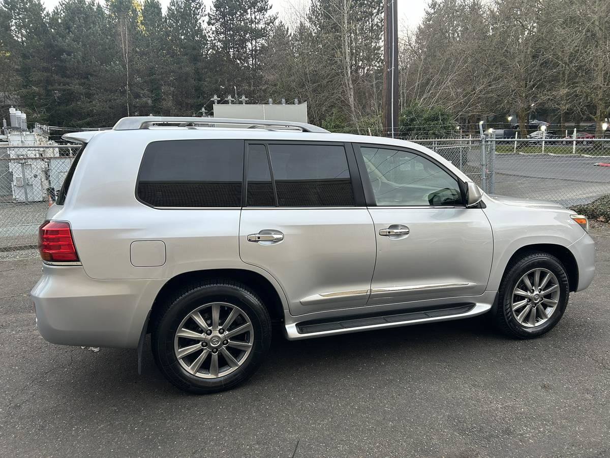 Used 2010 Lexus LX 570 4WD w/ Luxury Pkg image 5